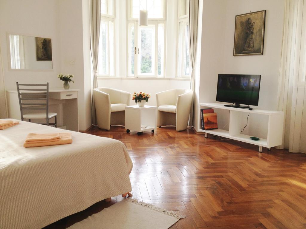 Apartment Sonata Split Room photo