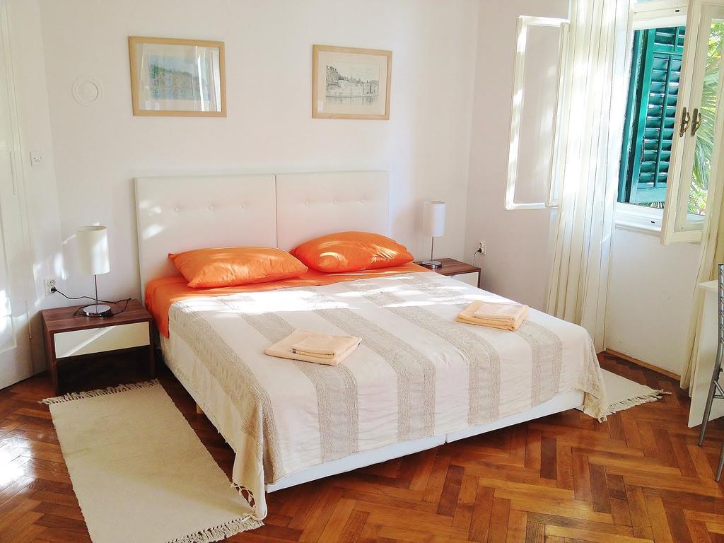 Apartment Sonata Split Room photo